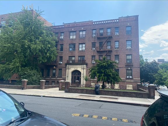 3rd image of 106 Clarkson Ave APT 2F