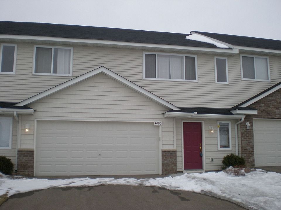 Convenient Blakewood Estates Townhome