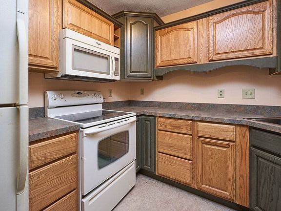 5th image of 30 Thayer Pond Dr #1