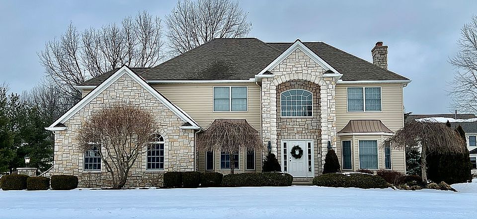 1st image of 724 Sawmill Dr