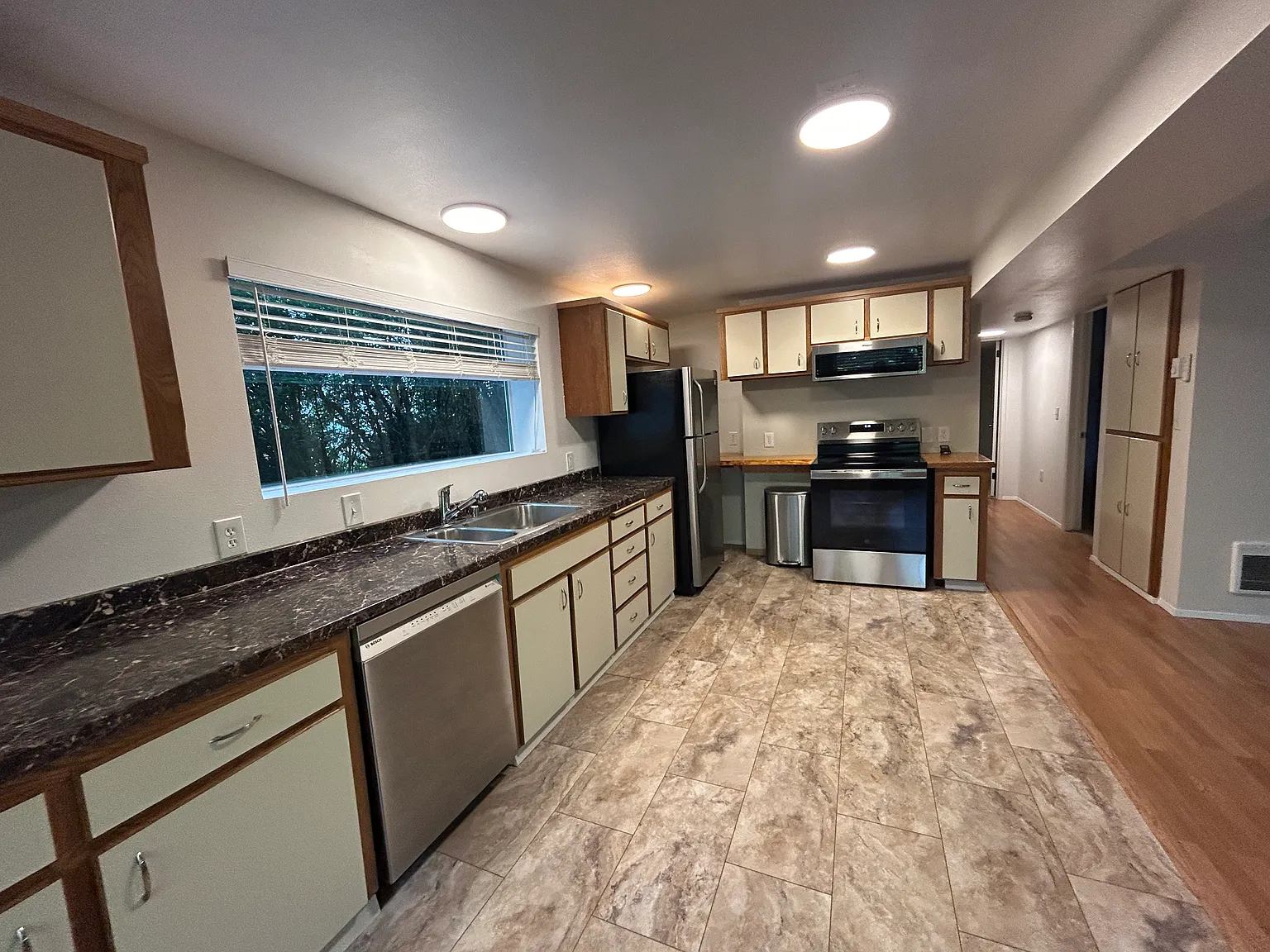 2 bed, $2,100 — Photo 4
