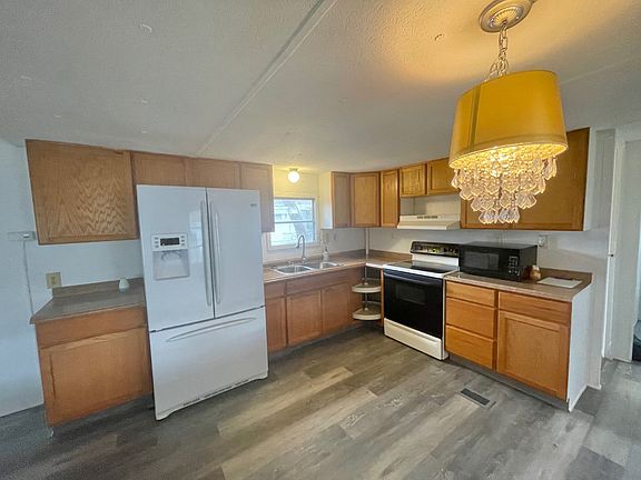 3rd image of 110 Hickory Dr
