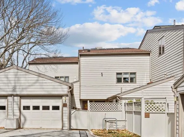 34 Seabreeze Ln #34, Bristol, RI 02809