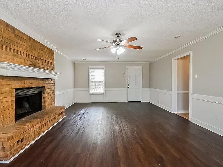 7363 Richmond Rd — Photo 4