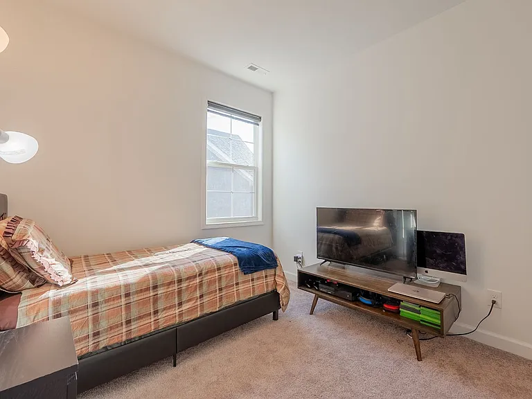 5006 Forsythia Pl — Photo 32