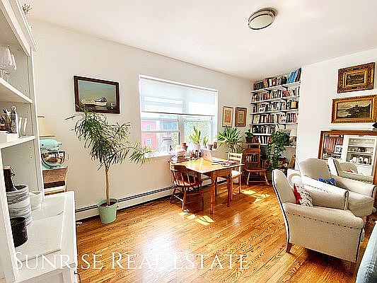 5th image of 897 Pacific St #2