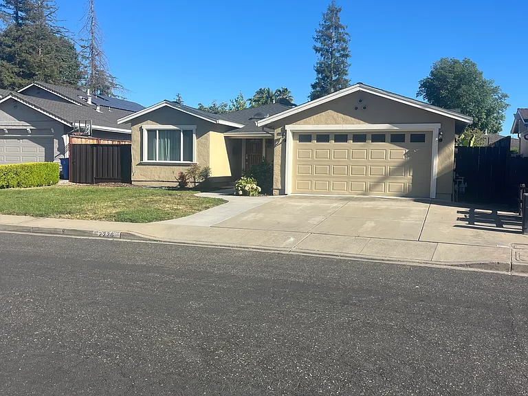 2226 Cactus St — Photo 2
