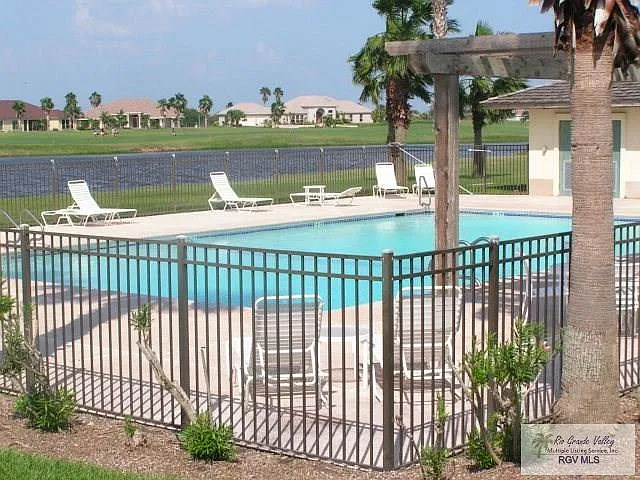 2 bed, 2.0 bath, 1015 sqft, $1,850 — Photo 2