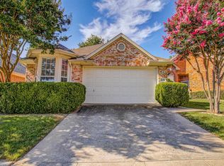 2228 Wembley Wood Ln, Bedford, TX 76022