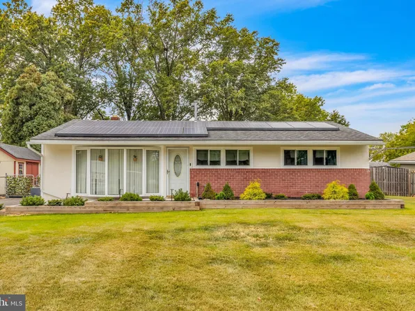 2540 N Parkview Dr, Norristown, PA 19403