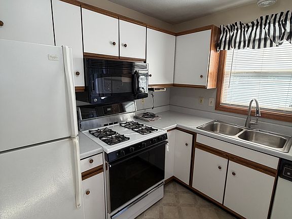 3rd image of 44-46 Middle St #44