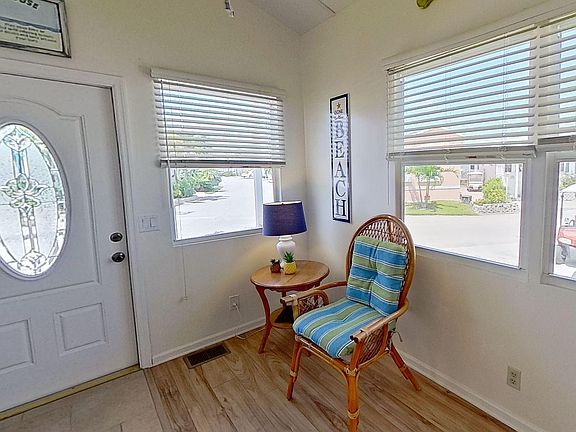 3rd image of 608 Nettles Blvd