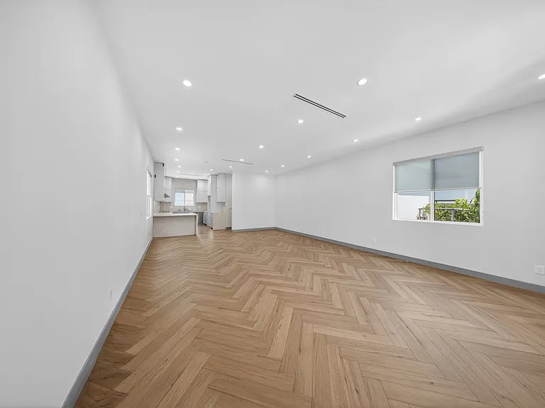 10843 Cantara St — Photo 4