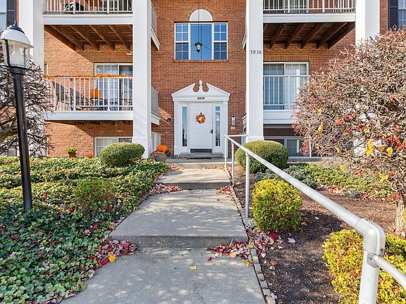 3rd image of 5938 Harrison Ave Unit 31