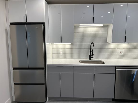 2nd image of 787 Admiral St #1