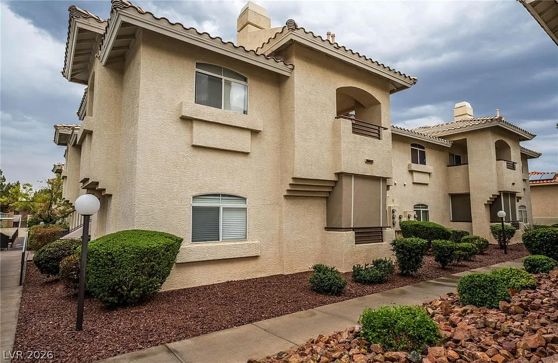 2 bed, 2.0 bath, 963 sqft, $1,475 — Photo 2