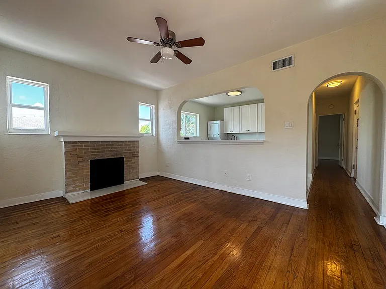 434 NE 7th Ave #4 — Photo 14