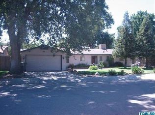 1041 W Valley Dr, Visalia, CA 93277