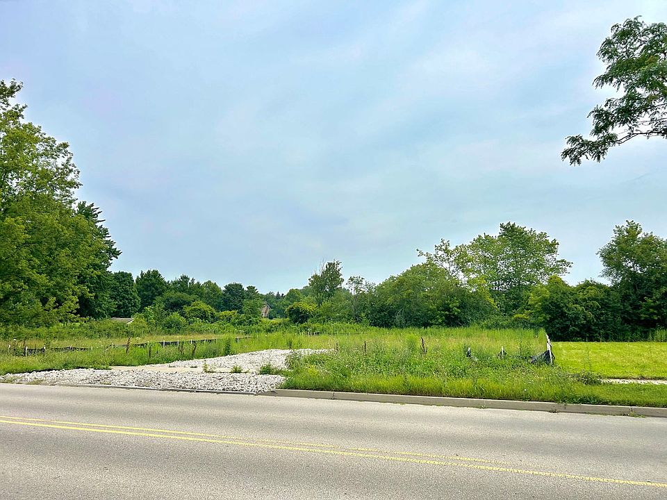 2nd image of 963 Belle Plaine Ave
