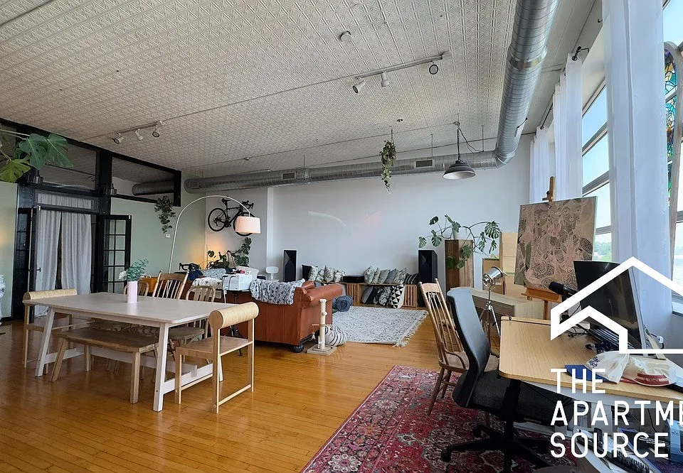 2412 W North Ave #4R