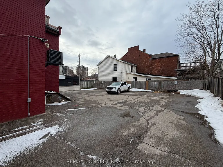 267 Catharine St N #2 — Photo 13