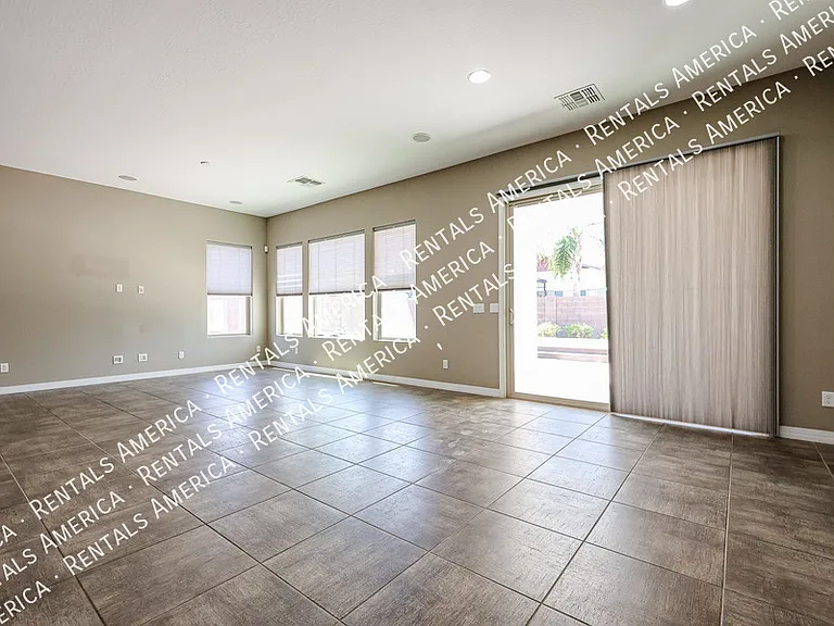 3325 E Coconino Dr — Photo 26