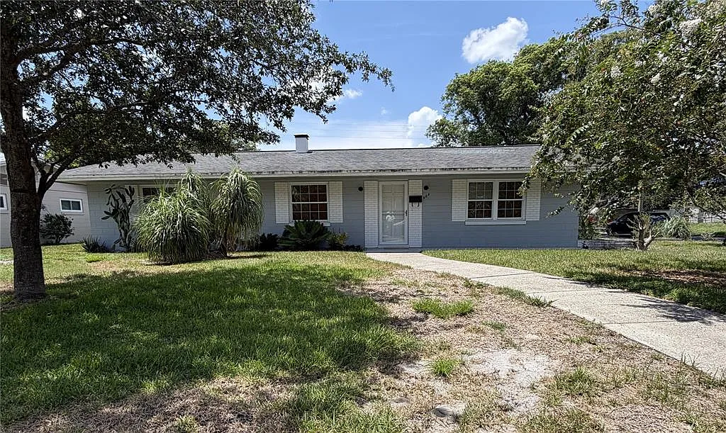 3 bed, 2.0 bath, 1352 sqft, $2,095 — Photo 1