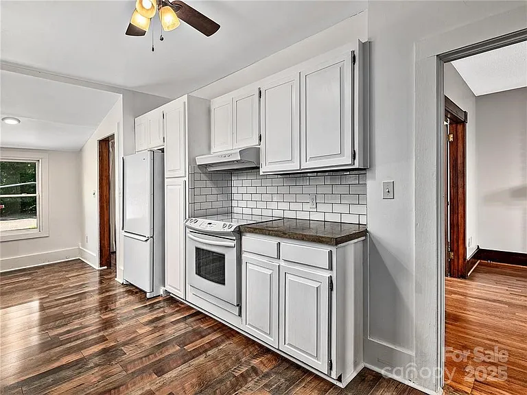 N Peak St — Photo 11