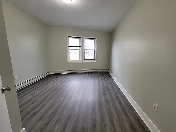 4 bed, 1200 sqft, $2,449 — Photo 2