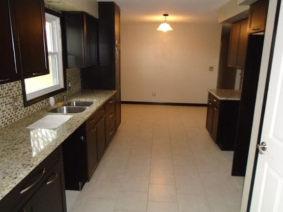 5th image of 4205 Ashland Ave