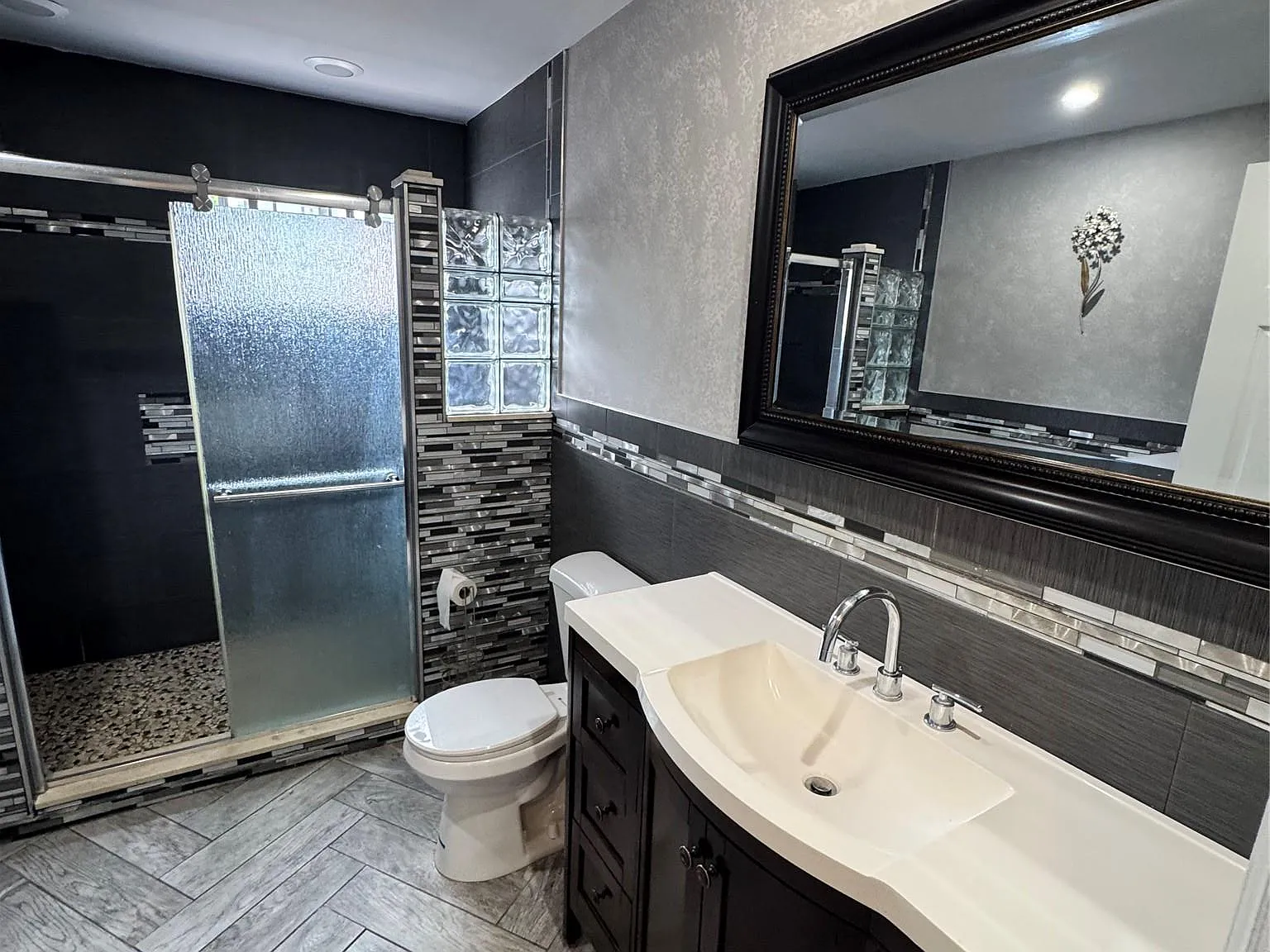 3 bed, 1.0 bath, 900 sqft, $3,500 — Photo 3