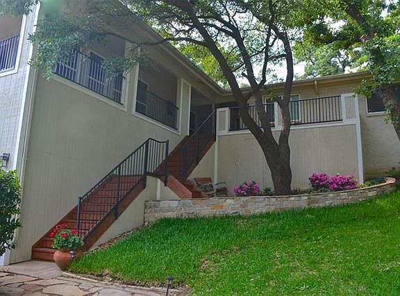 2nd image of 2700 Chinquapin Oak Ln