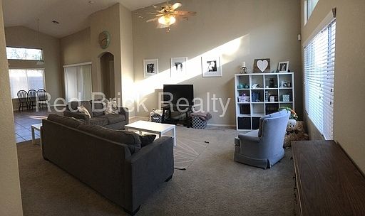2nd image of 952 E Payton St
