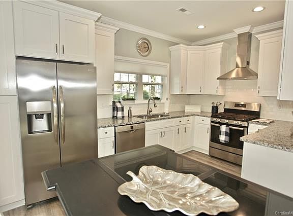 3rd image of 3652 Chiswick Ct