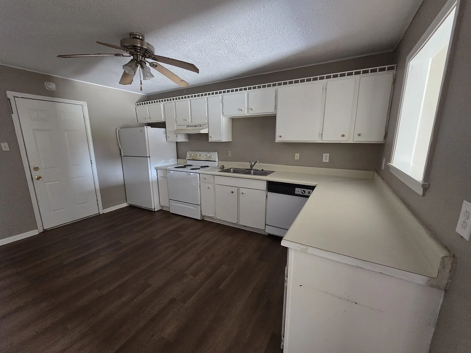 204 Cantal Drive - A — Photo 3