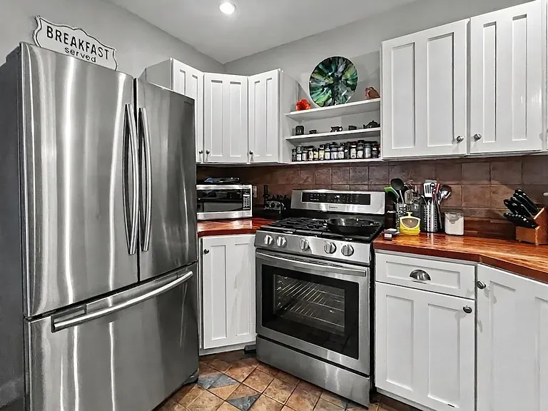 1039 Rees Ave — Photo 5
