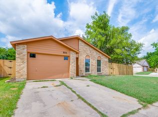 801 Sandalwood Ln, Arlington, TX 76017