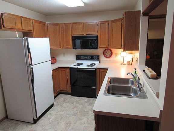 2nd image of 1319 Hillview Cir E