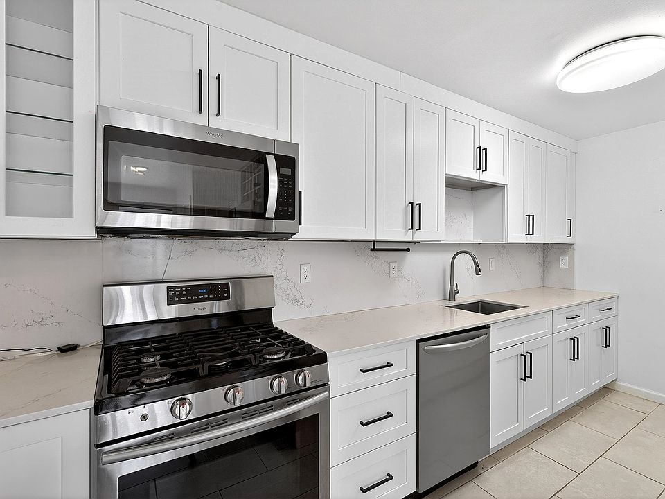 1st image of 27 Mechanic St #3
