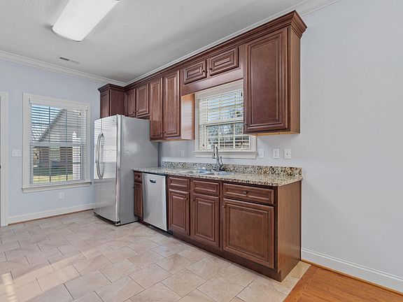 4th image of 1712 Stone Castle Dr NE