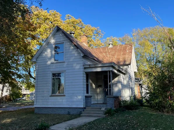 1200 S 4th St, Pekin, IL 61554