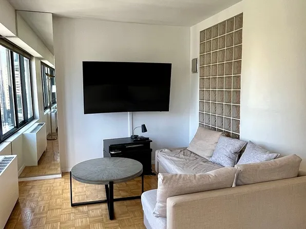 200 East 61st Street image 2 of 7