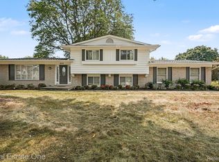 6639 Tamerlane Dr, West Bloomfield, MI 48322