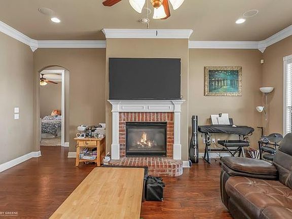 3rd image of 230 Welham Trce