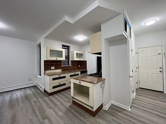 5th image of 1000 Broadway APT 1