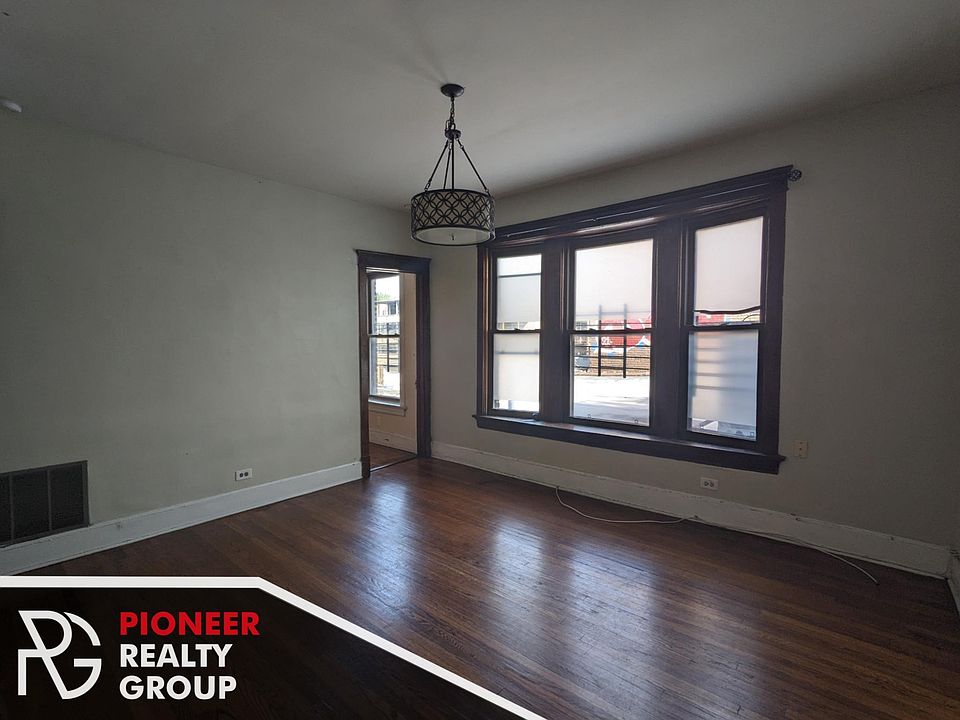 1st image of 4002 N Southport Ave #2A