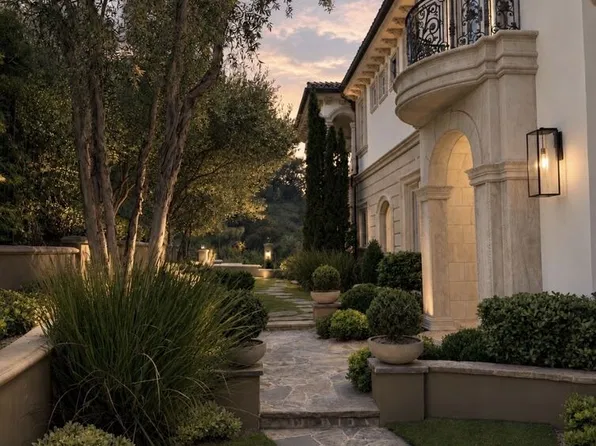 2680 Bowmont Dr, Beverly Hills, CA 90210