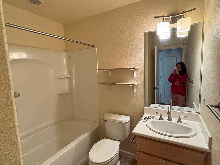 698 Cedarville Ln — Photo 2