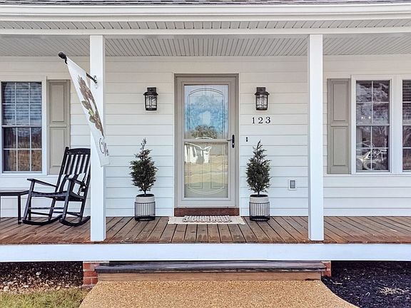 2nd image of 123 Lloyds Ln