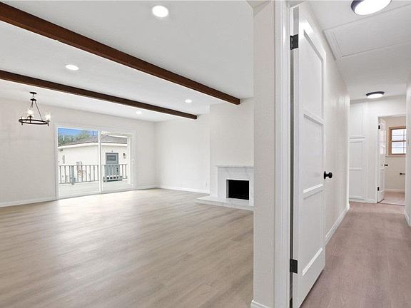 4th image of 2062 Stevely Ave
